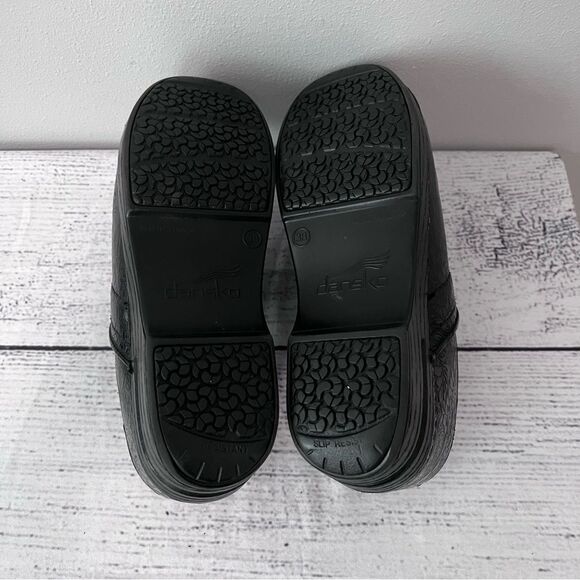 Dansko Black Leather Etched Professional Clogs Size 38 - Picture 8 of 9